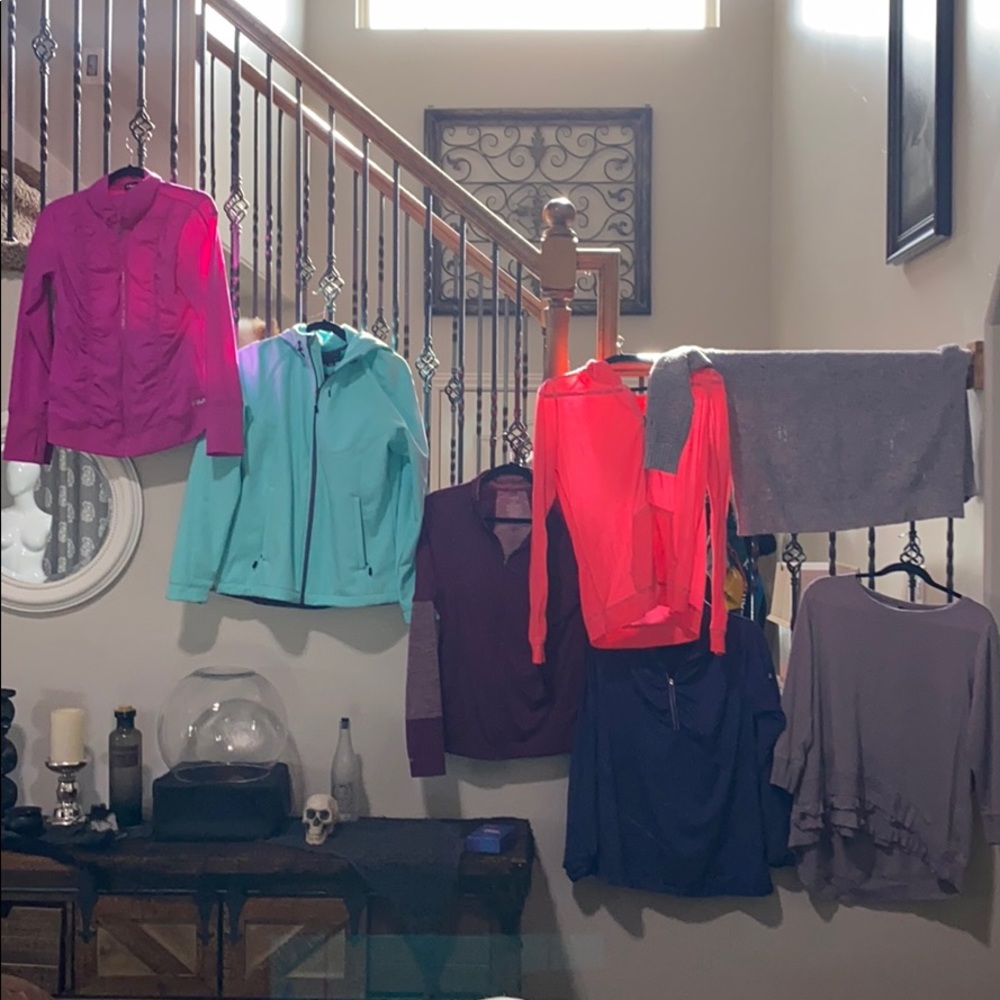 Package deal! 6 Jackets, 1 sweater. 2 sweatshirts